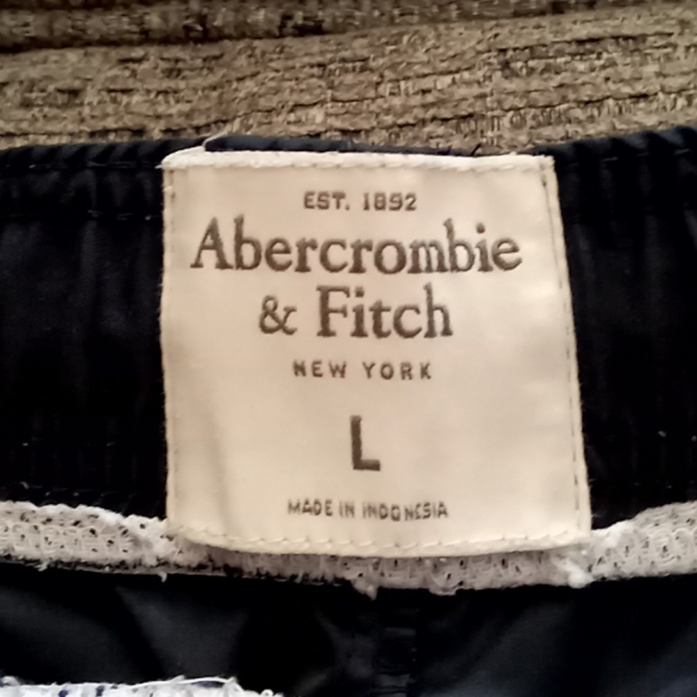Shorts - Picture 2 of 3